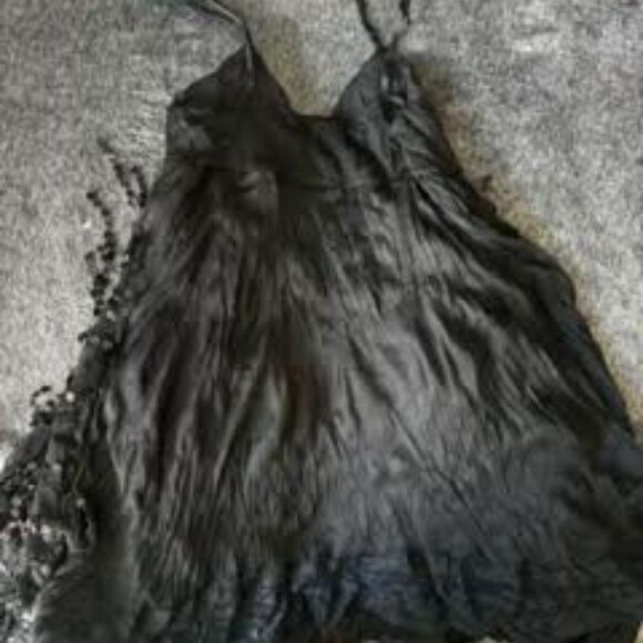 Small in Black - Picture 2 of 2